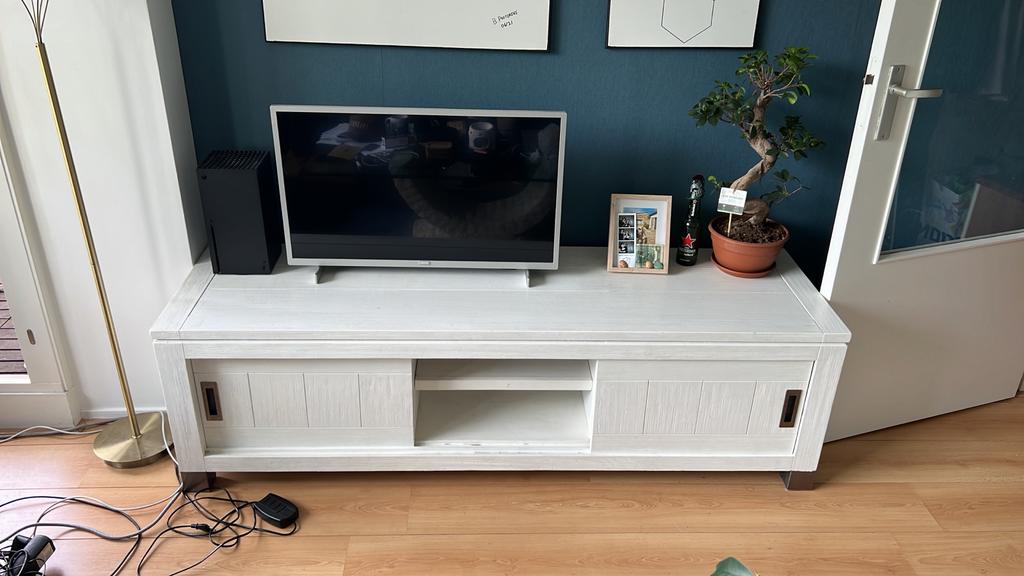 Stijlvol wit TV meubel met opbergruimte, Gebruikt, 100 tot 150 cm, Ophalen of Verzenden, Minder dan 100 cm