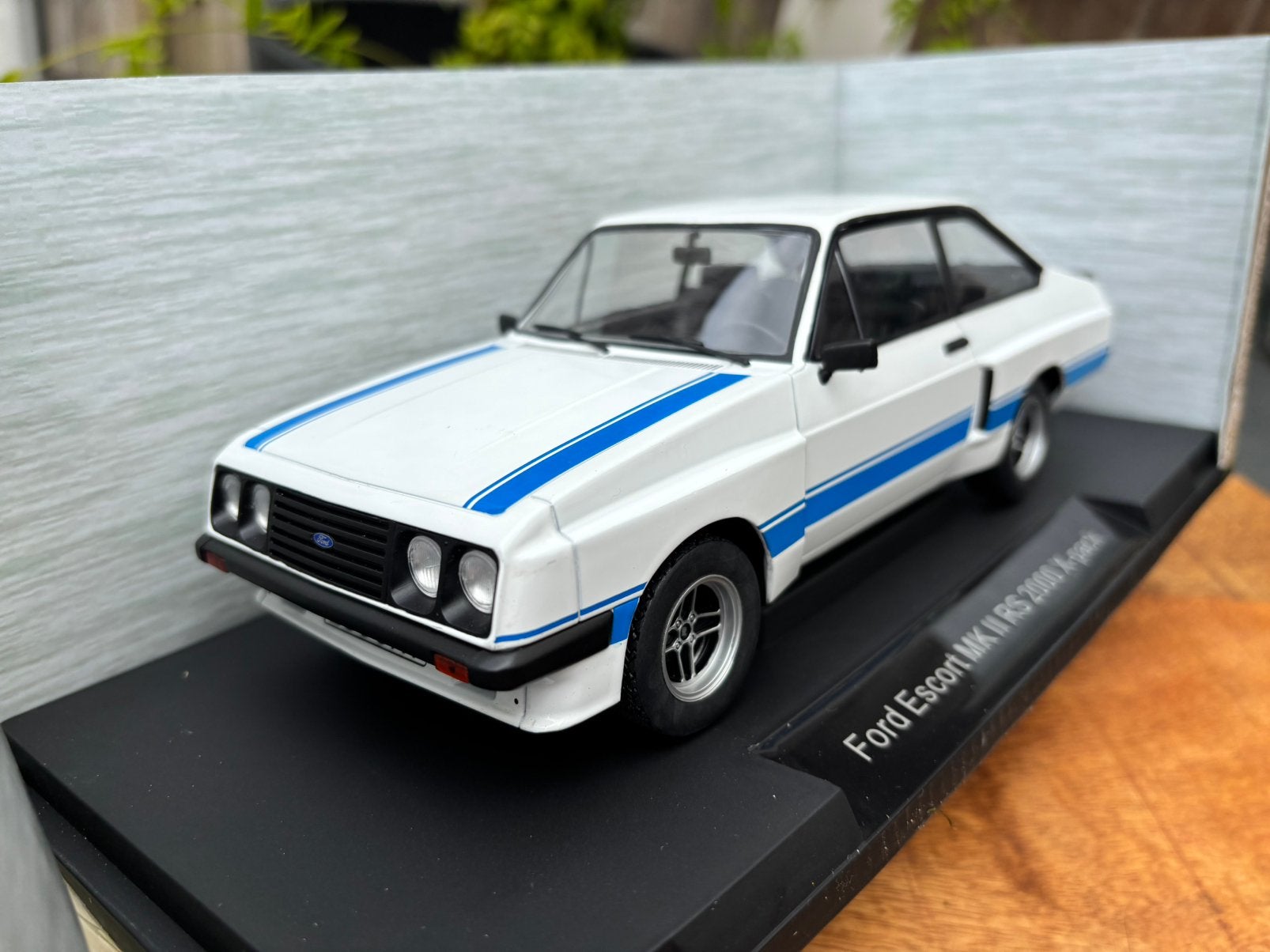 MCG Ford Escort MK2 RS2000 X-pack 1:18, Ophalen of Verzenden, Nieuw, Auto, Overige merken
