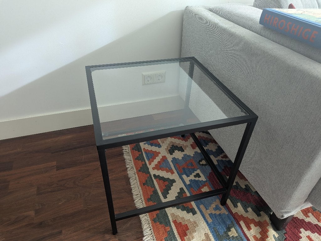 IKEA VITTSJÖ bijzettafel, Huis en Inrichting, Minder dan 55 cm, Metaal of Aluminium, Rond, Zo goed als nieuw