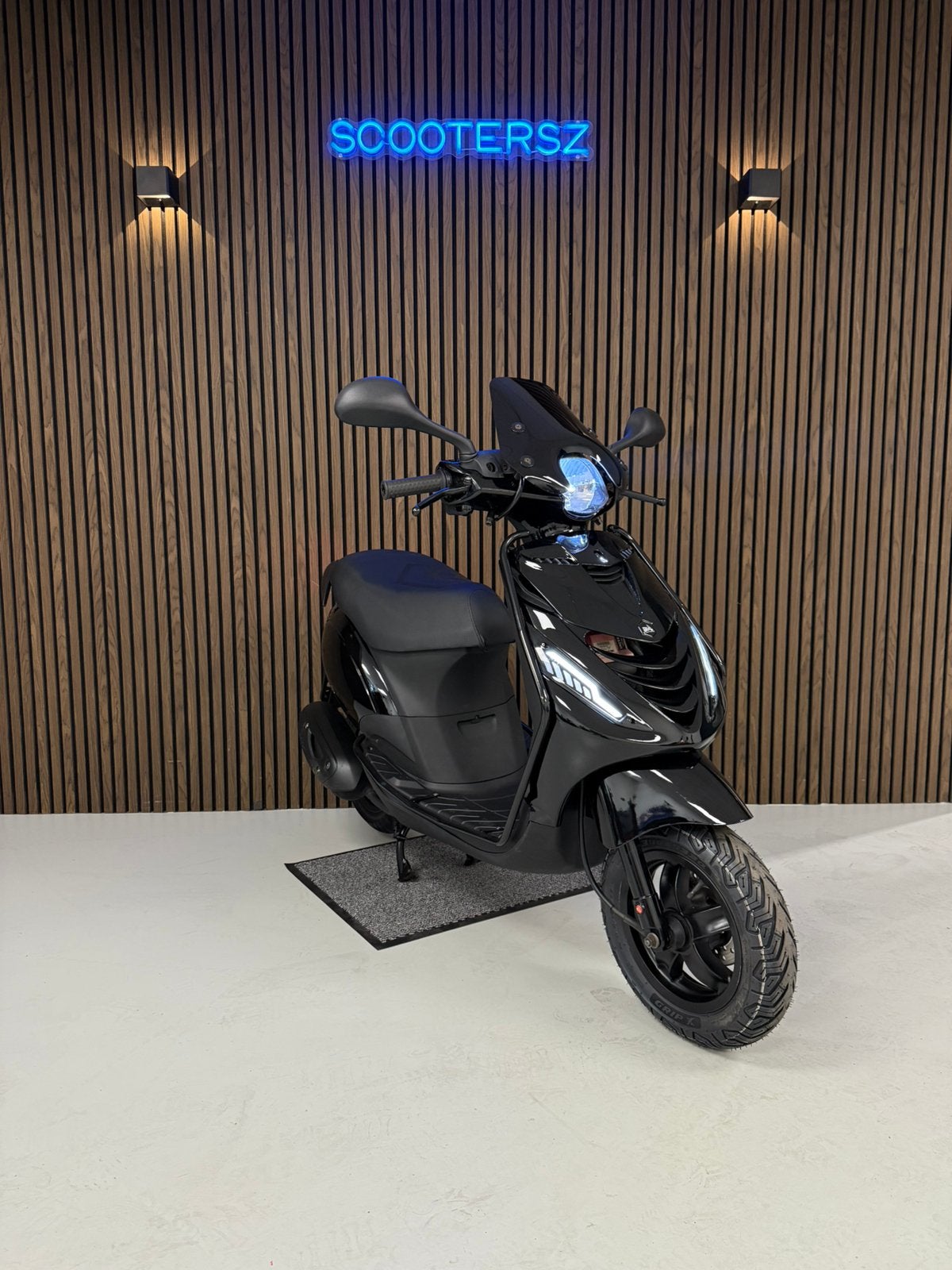 Piaggio Zip 4t Iget|Black on Black|Alpha|Full option|11000km, Fietsen en Brommers, Scooters | Piaggio, Zo goed als nieuw, Zip