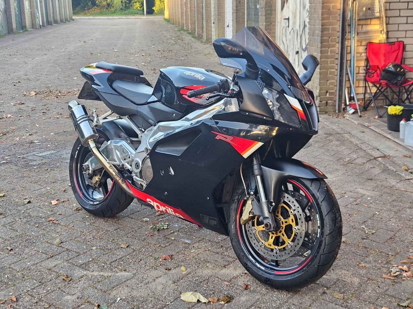 Aprilia RSV 1000 R, 2 cilinders, Sportuitlaat, 1099 cc, Motorrijbewijs A