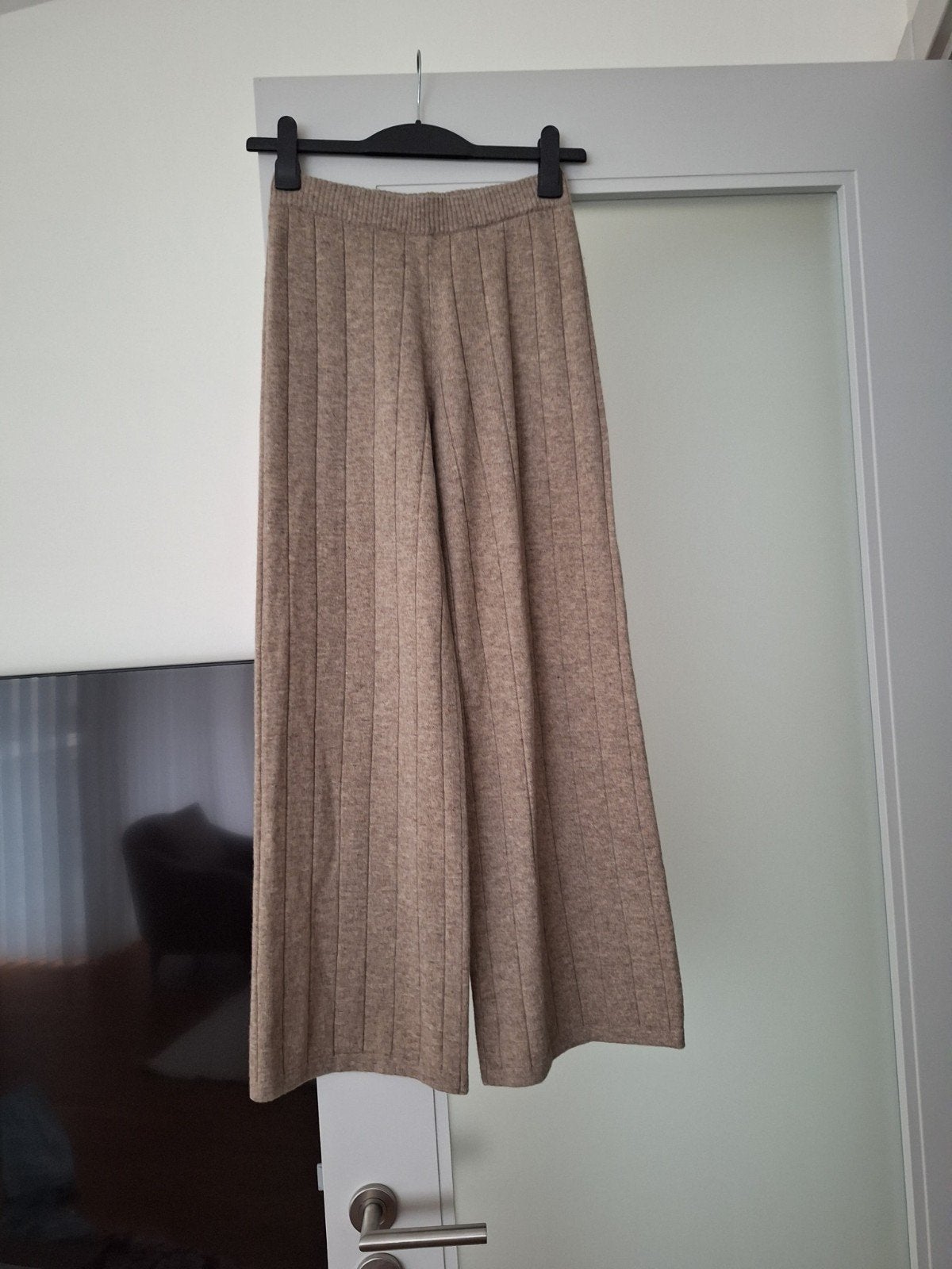 Gebreide broek van 70% wol en 30% kasjmier Maat S 36 taupe, Kleding | Dames, Bruin, Verzenden, Zo goed als nieuw, Maat 36 (S)