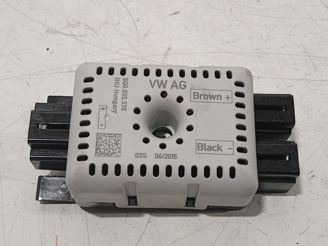 Antenne versterker Volkswagen Golf, Ophalen of Verzenden, Van der Ven Autorecycling B.V., Onderdelen@venauto.nl, Ettenseweg 76, 4706 PB Roosendaal, The Netherlands
