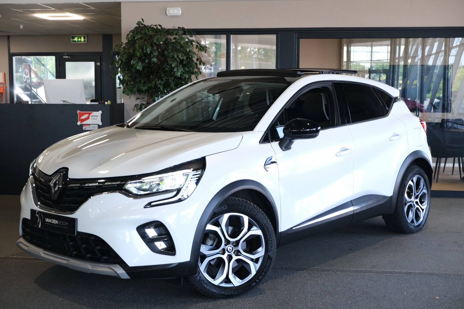 Renault Captur 1.6 E-Tech plug-in hybrid 160 techno Pano Led, Auto's, 77 km/l, Gebruikt, Zwart, 4 cilinders