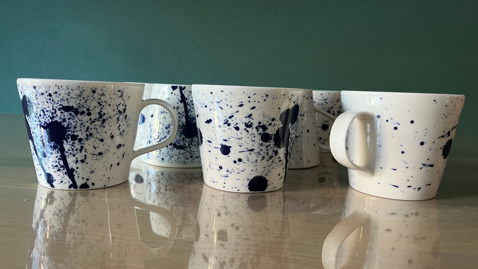 4 mokken in blauw-wit (Royal Doulton), Ophalen, Overige merken, Landelijk/Boerenbont, Mok