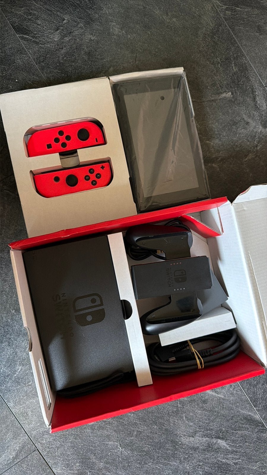 Zeer nette complete Nintendo switch v2., Spelcomputers en Games, Spelcomputers | Nintendo Switch, Met 2 controllers, Zo goed als nieuw