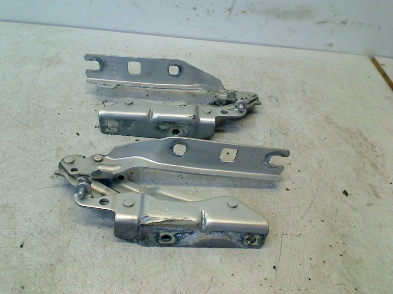 Motorkapscharnier set Volkswagen Golf VI (5K1) 5k0823301b, Auto-onderdelen, Gebruikt, Volkswagen, Volkswagen AG, Kundenbetreuung@volkswagen.de