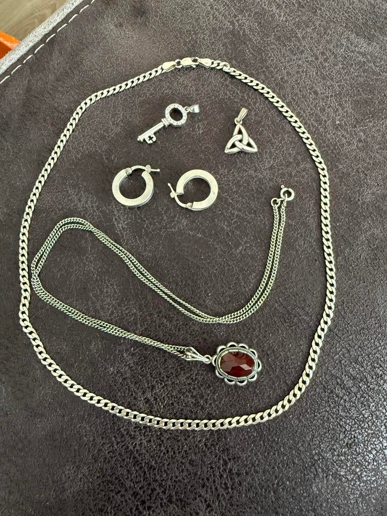 Zilveren sieraden set: kettingen, hangers en oorbellen, Ophalen of Verzenden, Gebruikt, Zilver, Met edelsteen