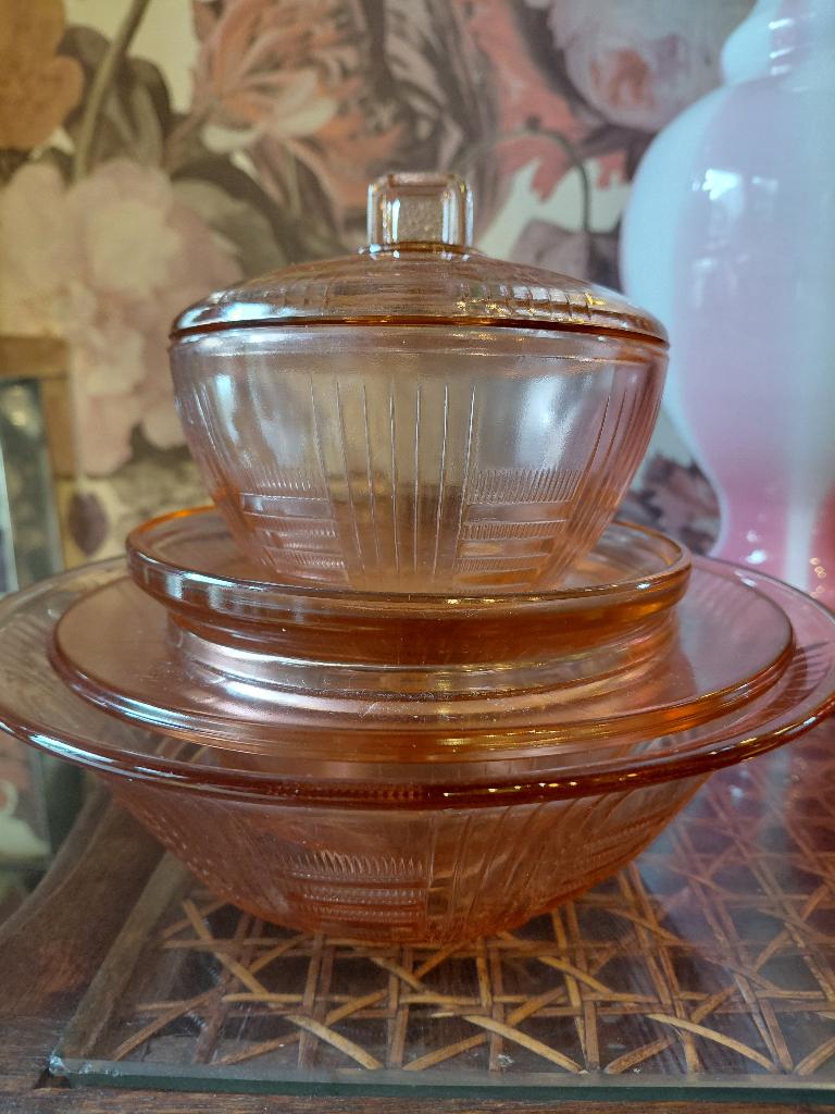 3  leuke glazen schaaltjes, roze/zalmkleur glas, Nieuw, Ophalen of Verzenden, Overige stijlen, Glas