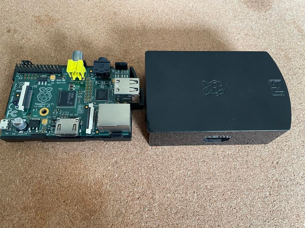Raspberry Pi en Asus Tinkerboard met behuizing, Computers en Software, Overige Computers en Software, Ophalen of Verzenden, Zo goed als nieuw