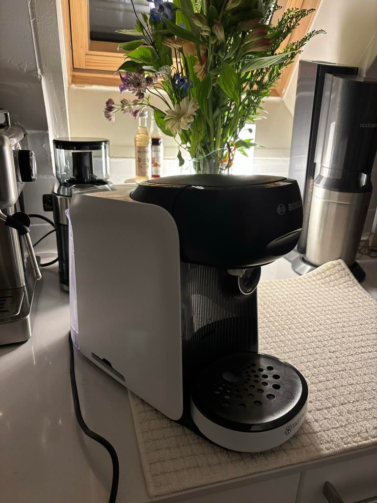 Bosch Tassimo Koffiemachine - Zwart/Wit - Zo goed als nieuw, Witgoed en Apparatuur, Koffiezetapparaten, Ophalen, Gebruikt, Koffiemachine