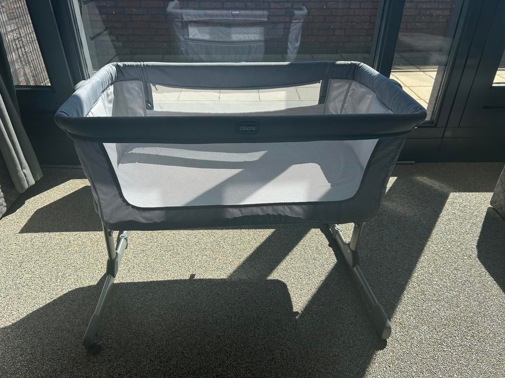 Chicco Next2Me Zijbedje/Wieg - Grijs, Kinderen en Baby's, Babywiegjes en Ledikanten, Zo goed als nieuw, Wieg, Ophalen