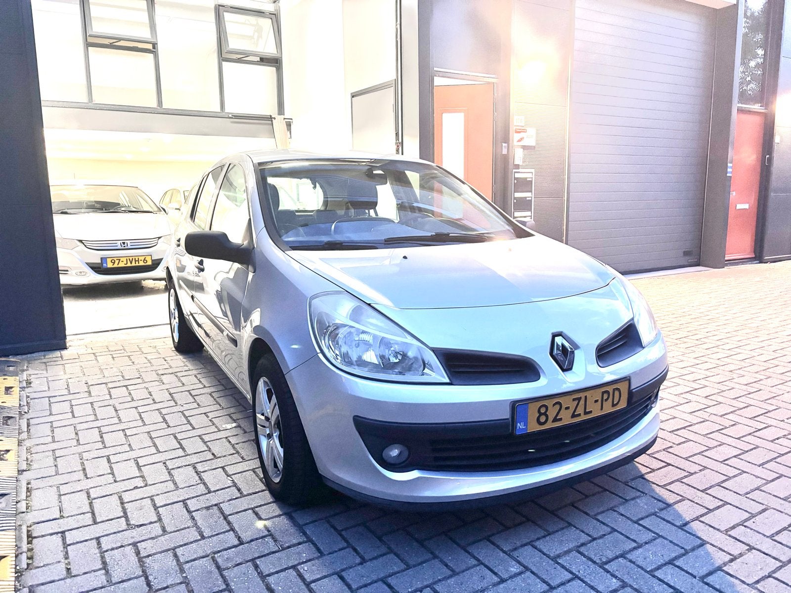 Renault Clio 1.2 16V 55KW 5-DRS E4 2008 Grijs, Auto's, Renault, Voorwielaandrijving, 535 kg, 74 pk, 4 cilinders
