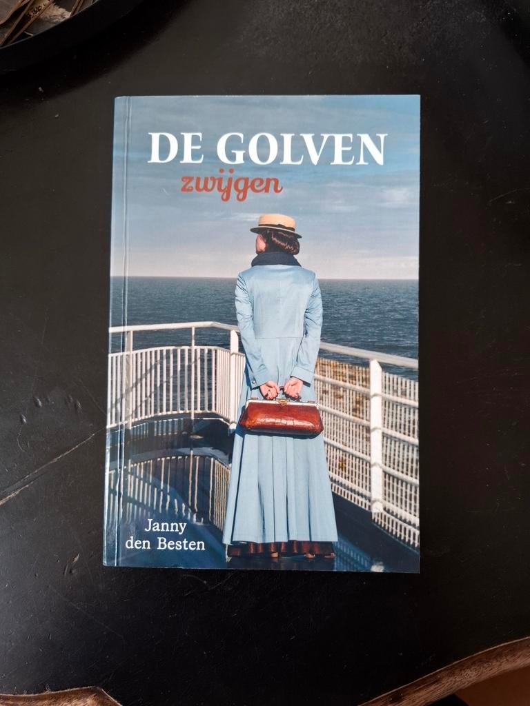 De Golven Zwijgen - Janny den Besten, Ophalen of Verzenden, Zo goed als nieuw, Janny den Besten, Nederland