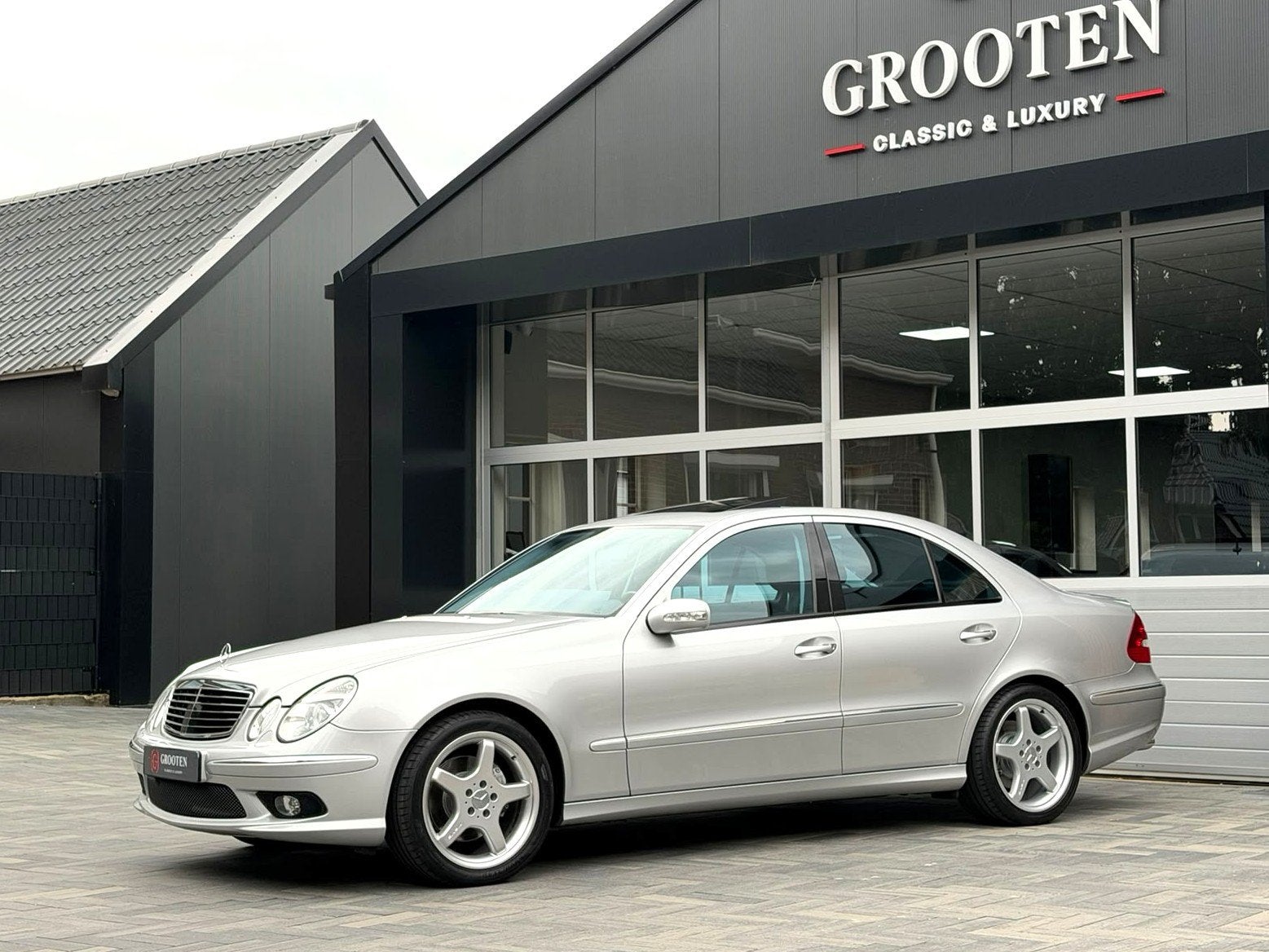 Mercedes-Benz E-Klasse E 500 AMG W211 - Distronic - Mint, Automaat, Dealer onderhouden, Achterwielaandrijving, Gebruikt
