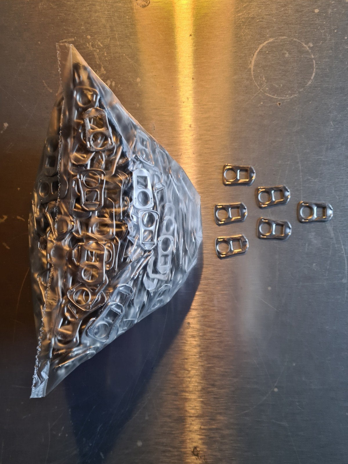 Zakje met lipjes van blikjes - knutselmateriaal, Ophalen of Verzenden, Gebruikt
