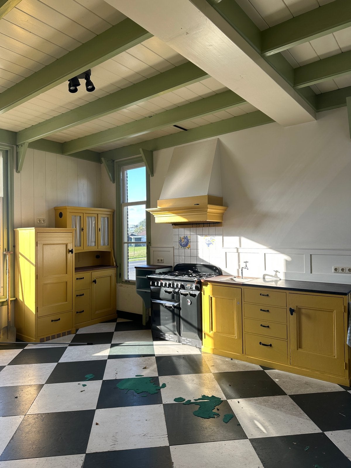 Te koop: handgemaakt massief houten keuken, Huis en Inrichting, Keuken | Complete keukens, Ophalen, Geel, Overige typen, Graniet of Steen