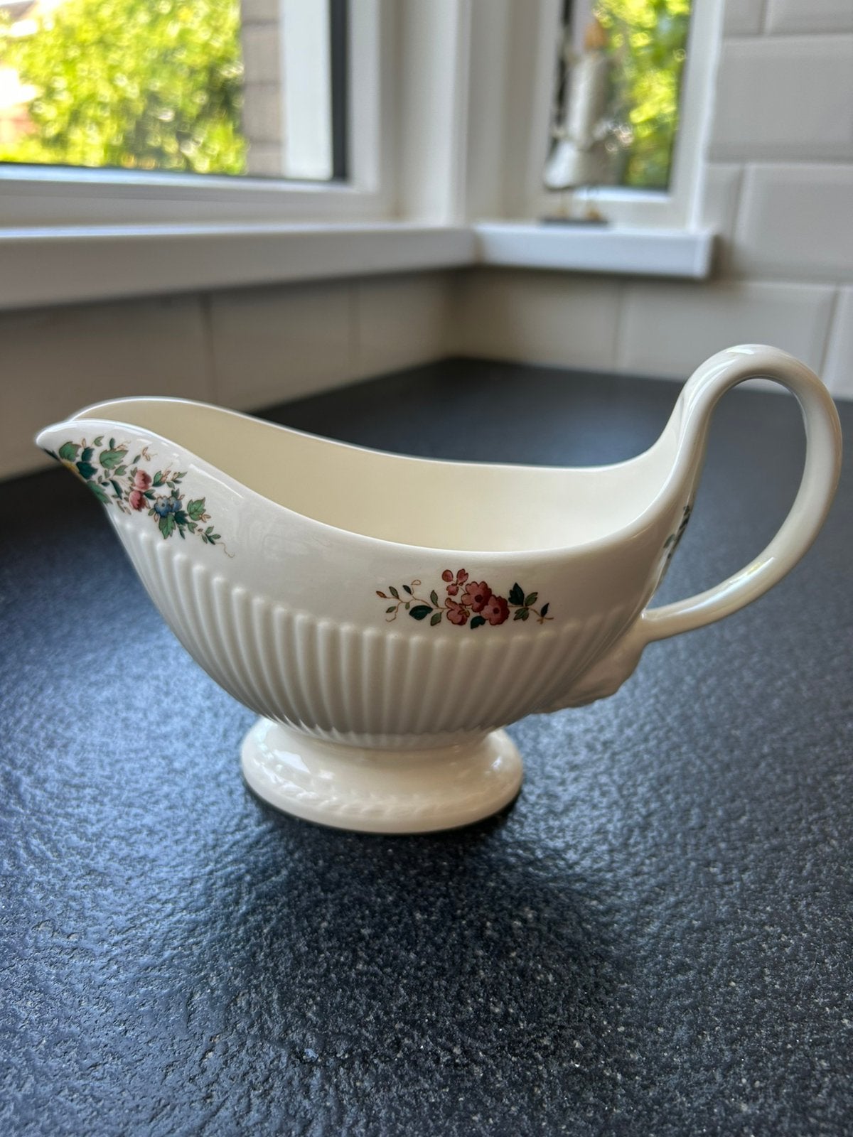 Wedgwood Conway sauskom, Ophalen of Verzenden, Zo goed als nieuw, Porselein, Kom(men)