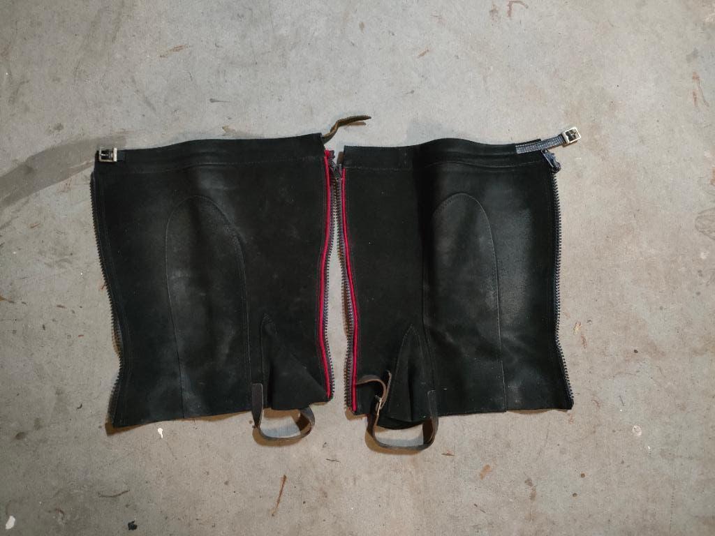 Suede chaps maat M, Dieren en Toebehoren, Paardrijkleding, Ophalen, Gebruikt, Overige soorten, Schoeisel