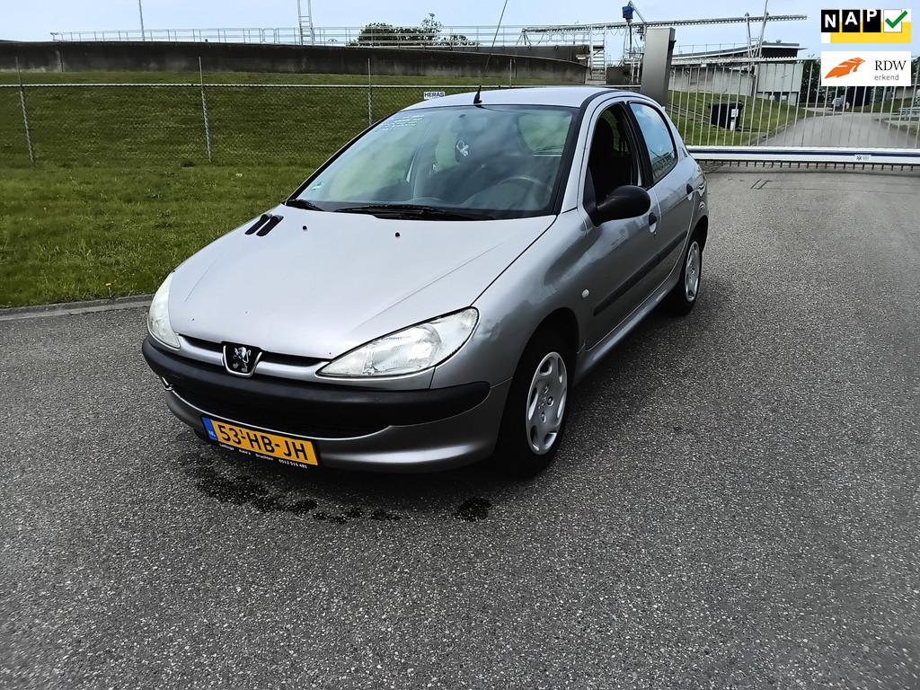 Peugeot 206 1.4 XR 157000km NAP!, Voorwielaandrijving, 31 €/maand, 4 cilinders, Origineel Nederlands