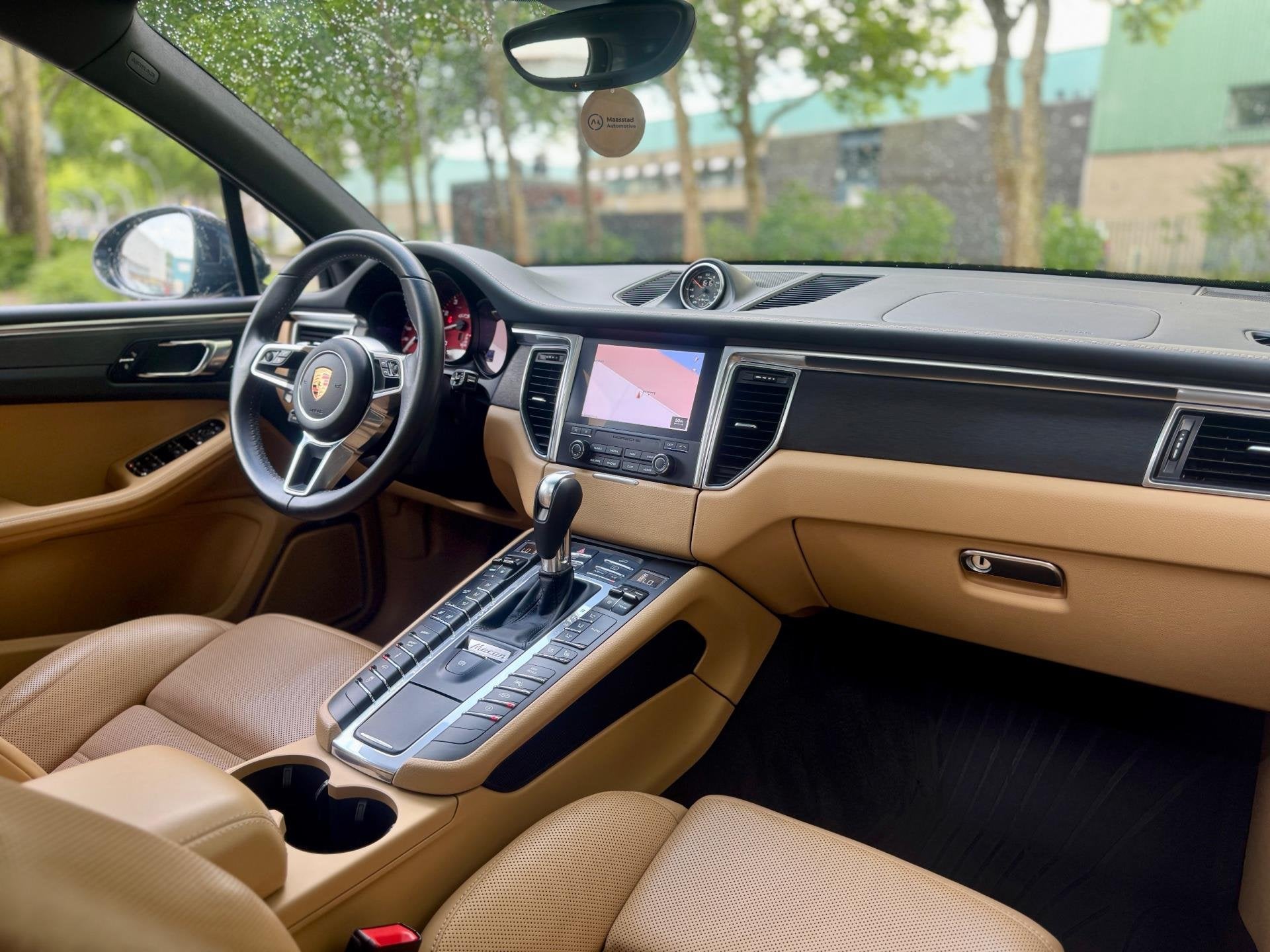 Foto 41 van Porsche Macan 3.0 GTS Burmester ACC Pano Cognac L Chrono Vol