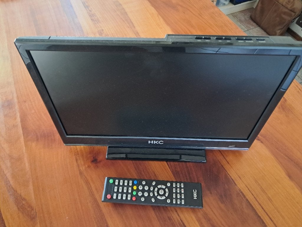 HKC 15.6" LED TV - Compacte televisie met afstandsbediening, Audio, Tv en Foto, Overige merken, LED, Verzenden, 50 Hz