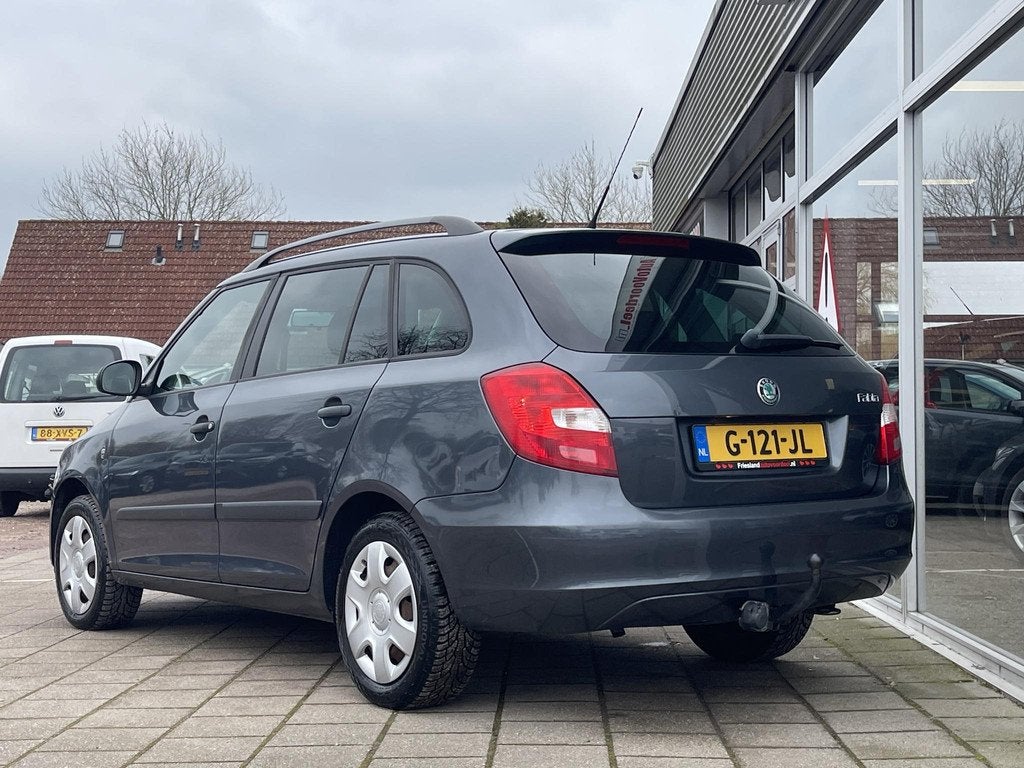 Skoda Fabia Combi 1.2-12V Ambition /Airco/Trekhaak/Distr. ke, Voorwielaandrijving, Met garantie (alle), 1198 cc, Handgeschakeld