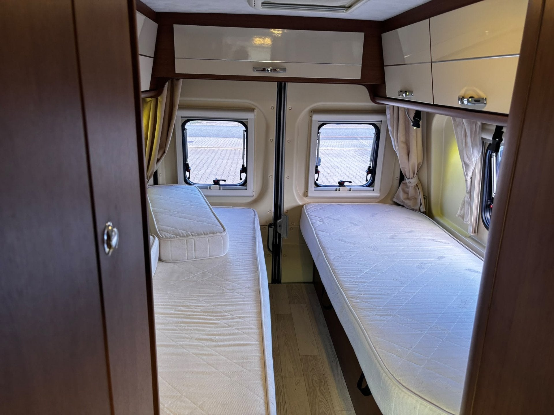 Mc Louis Fiat Ducato meter!| Lengtebedden | 68.000 km, Caravans en Kamperen, Buscamper of Camperbus, Ringverwarming, Info@autohuysruurlo.nl