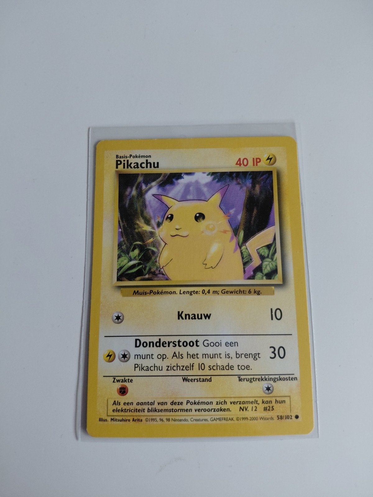 Pikachu base, Hobby en Vrije tijd, Verzamelkaartspellen | Pokémon, Ophalen of Verzenden, Zo goed als nieuw