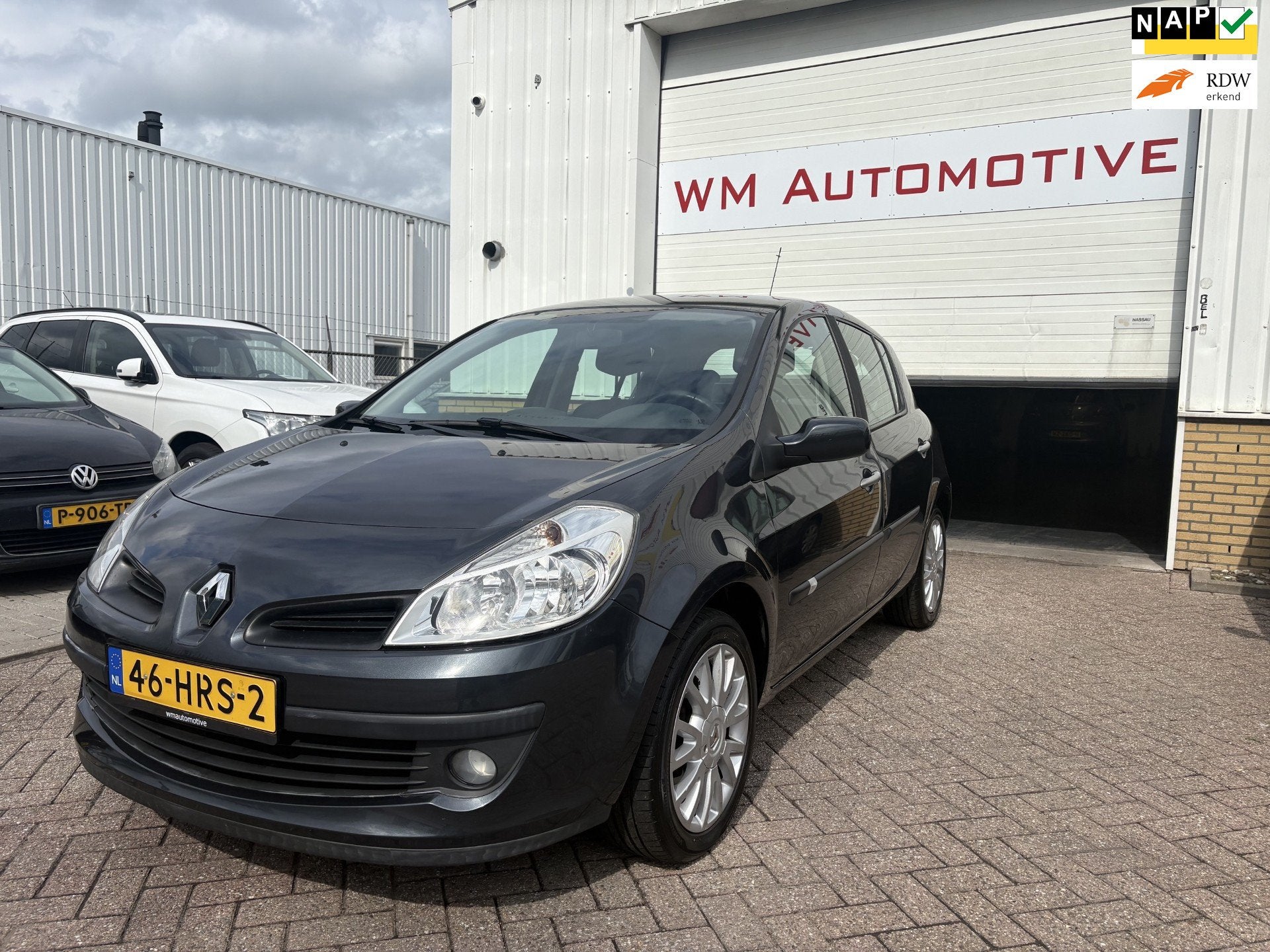 Renault Clio 1.2 TCE Collection AIRCO APK T/M 24-2-2027, Voorwielaandrijving, Gebruikt, Zwart, 4 cilinders