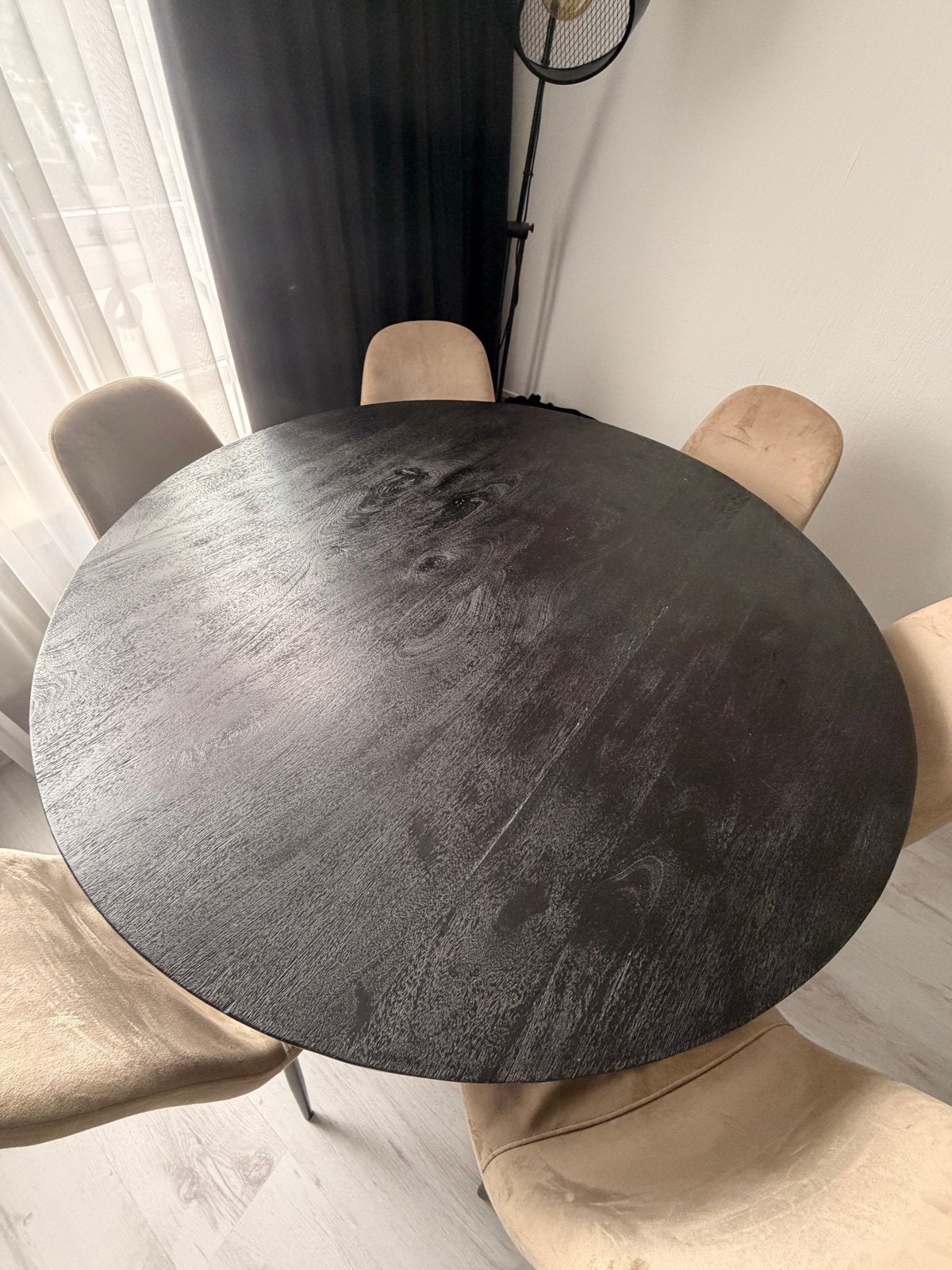 Ronde eettafel met 6 stoelen - Zwart hout en beige, Huis en Inrichting, Ophalen, 100 tot 150 cm, Rond, Zo goed als nieuw