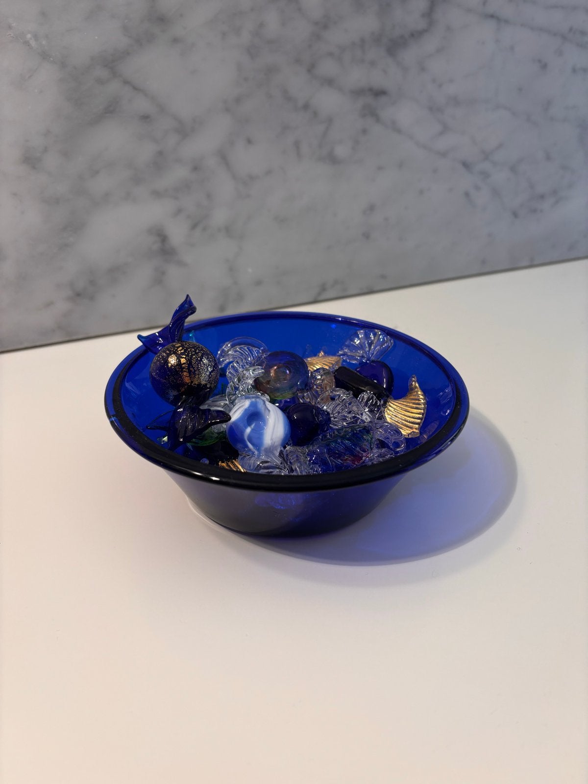Glazen snoepjes in blauwe schaal - decoratief, Ophalen