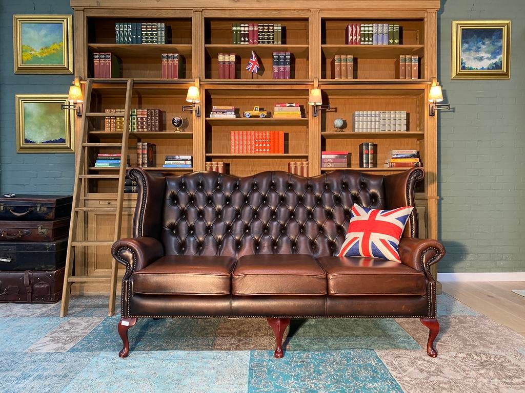 Engelse Chesterfield bank bruin hoge rug, Gebruikt, 125 cm of meer, Leer, Ophalen of Verzenden