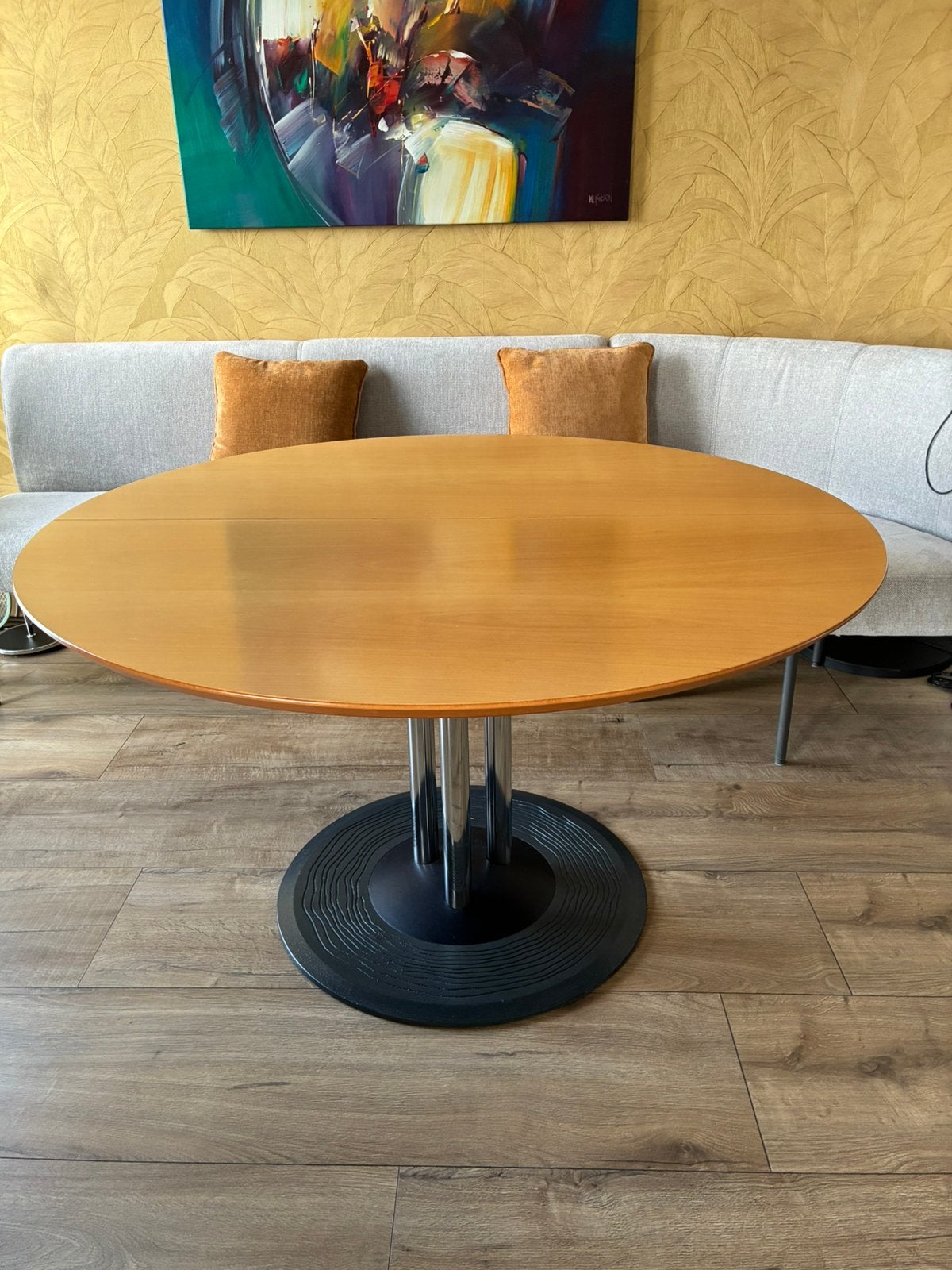 Leolux , uitschuif tafel, Huis en Inrichting, Ophalen, Gebruikt, 100 tot 150 cm, Tijdloos , mooi , zowel rond als ovaal met het tussen stuk