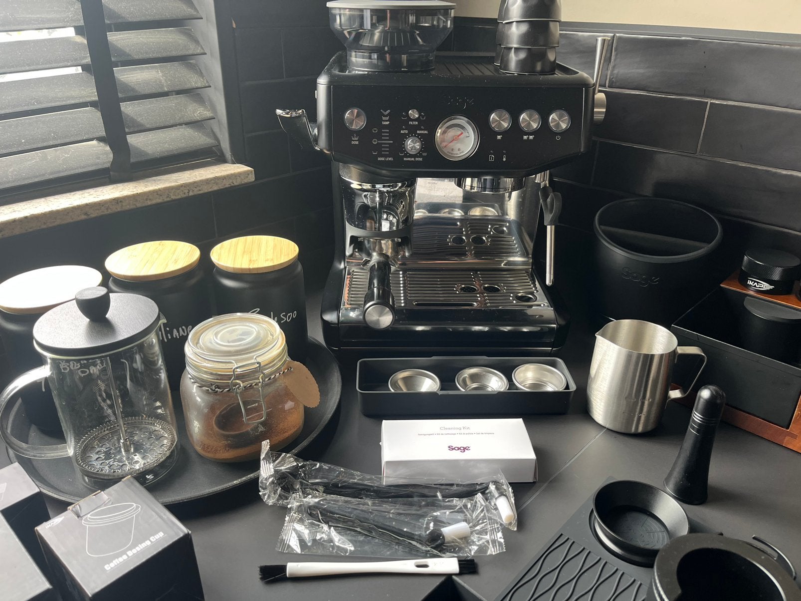 Sage Barista Express Impress + Complete IKAPE Premium Set, Witgoed en Apparatuur, Koffiezetapparaten, Ophalen, Espresso apparaat