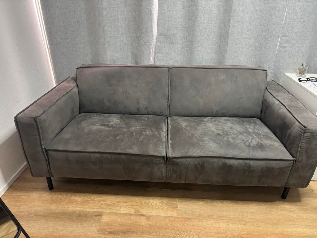 Comfortabele grijze tweezitsbank - Zo goed als nieuw, Ophalen, 150 tot 200 cm, Tweepersoons, 75 tot 100 cm