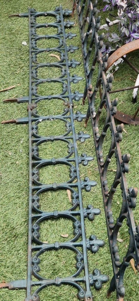 2 gietijzeren perkhekjes (circa 170 cm per hek) (brocante), Ophalen, Gebruikt, IJzer, Sierhekwerk