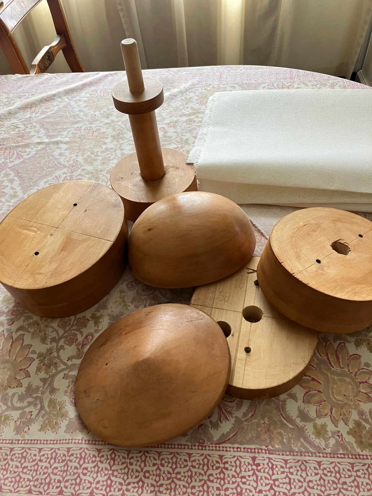 Hoedenmal, Ophalen of Verzenden, Zo goed als nieuw, Hout