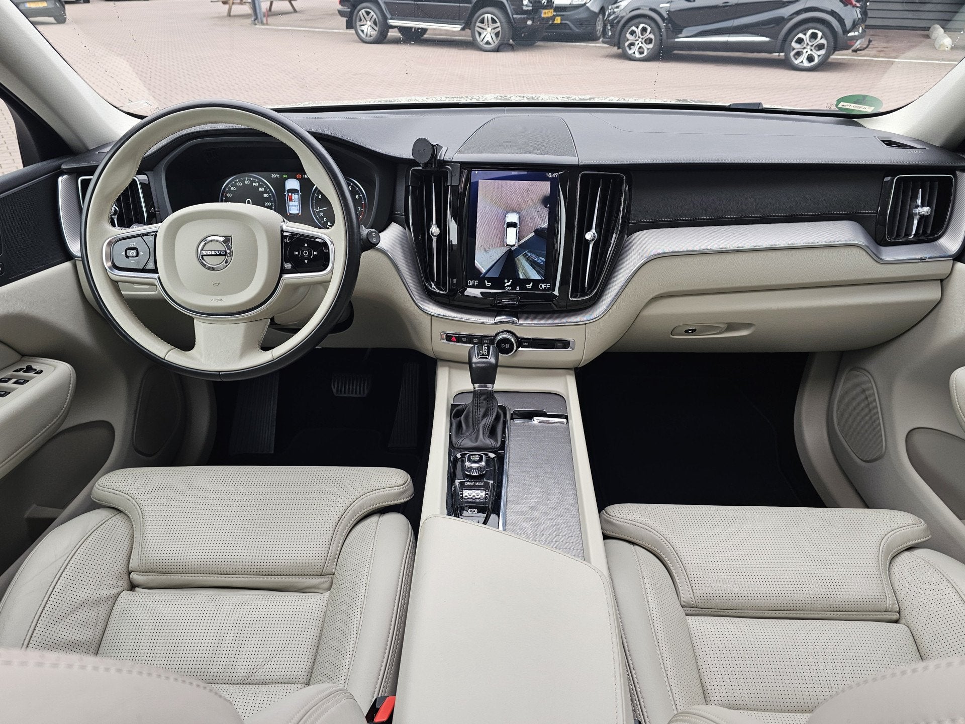 Volvo XC60 2.0 T4 Inscription Polestar Engineered | Pano | L, Gebruikt, Euro 6, 4 cilinders, Beige