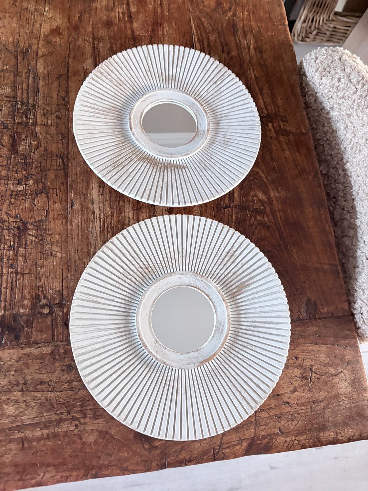 Twee kleine ronde spiegeltjes., Minder dan 50 cm, Rond, Ophalen of Verzenden, Zo goed als nieuw