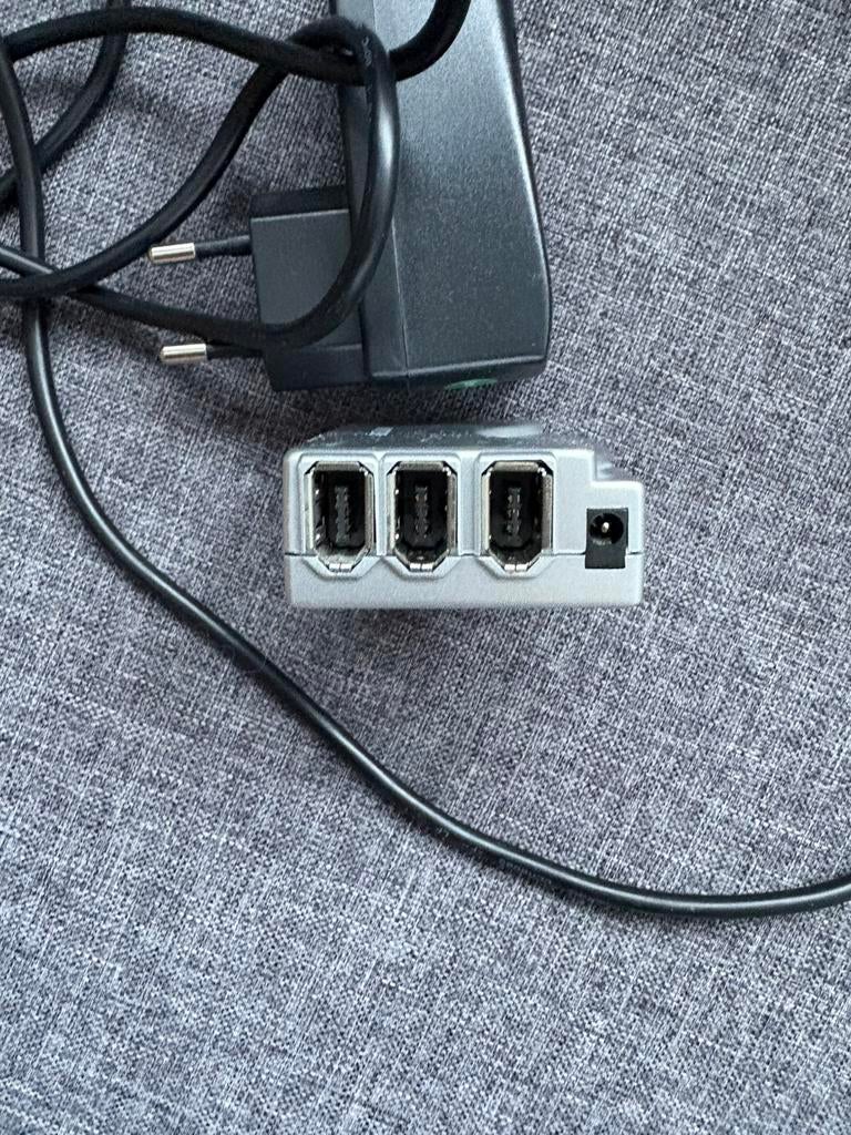 Belkin firewire hub, Computers en Software, Pc- en Netwerkkabels, Gebruikt, Ophalen of Verzenden