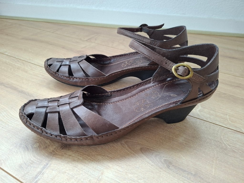 Mooie bruin leren gevlochten Clarks sandalen maat 5,5 = 38,5, Bruin, Zo goed als nieuw, Clarks, Sandalen of Muiltjes