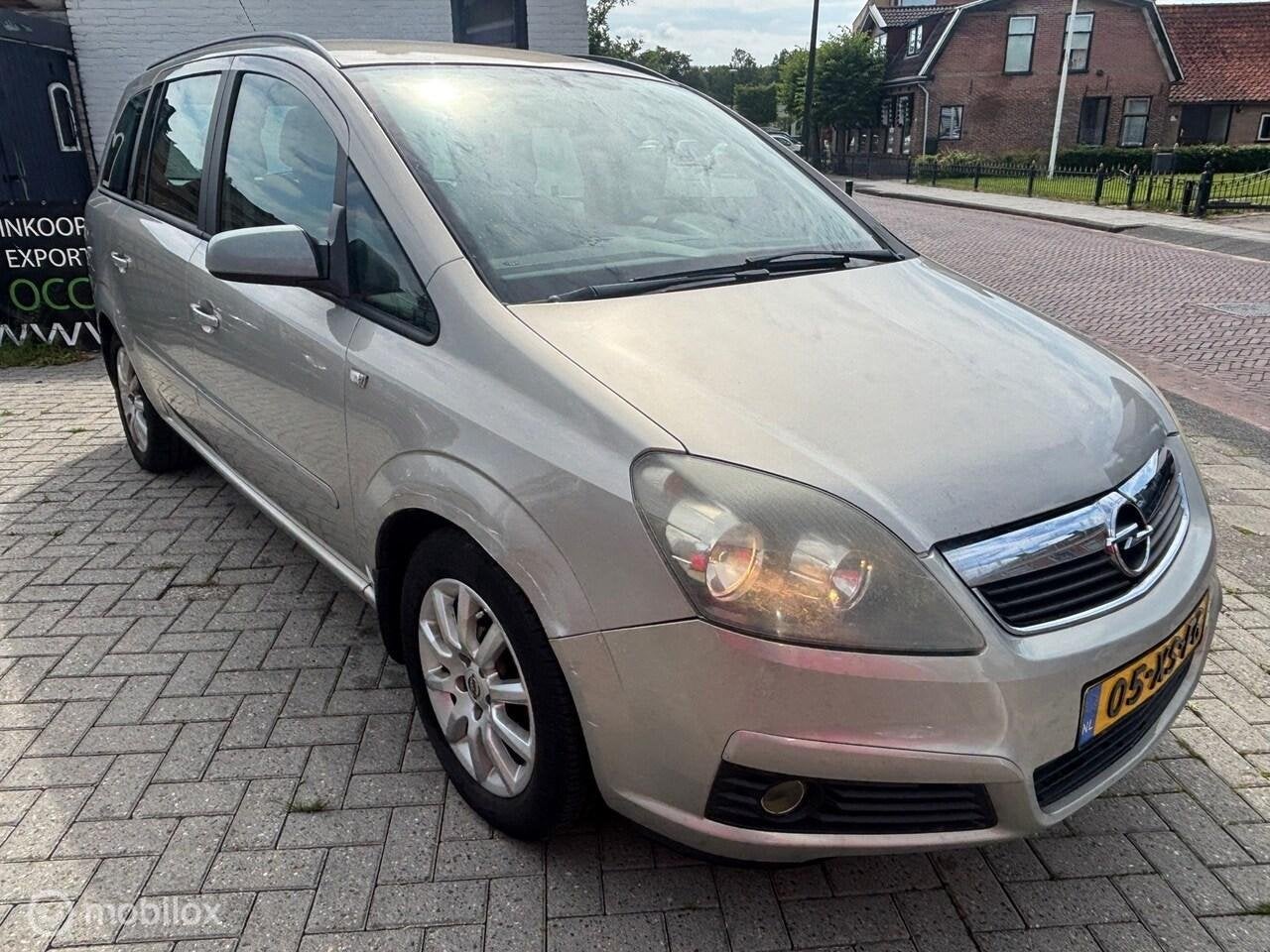Opel Zafira 2.2 Temptation 7 persoon | airco | trekhaak | cr, Auto's, Voorwielaandrijving, Gebruikt, 4 cilinders, 150 pk