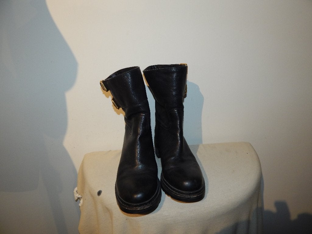 Prada zwarte half hoge laarzen gouden gespen stoer 36.5/37, Kleding | Dames, Schoenen, Prada, Verzenden, Zwart, Lage of Enkellaarzen
