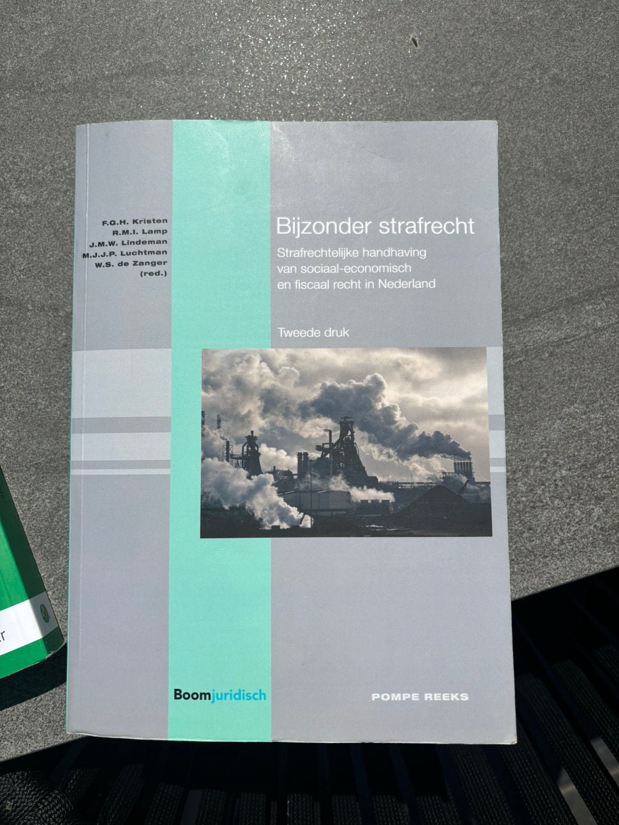 Bijzonder strafrecht handboek - Kristen en Lamp, Ophalen of Verzenden, Alpha, Zo goed als nieuw, WO