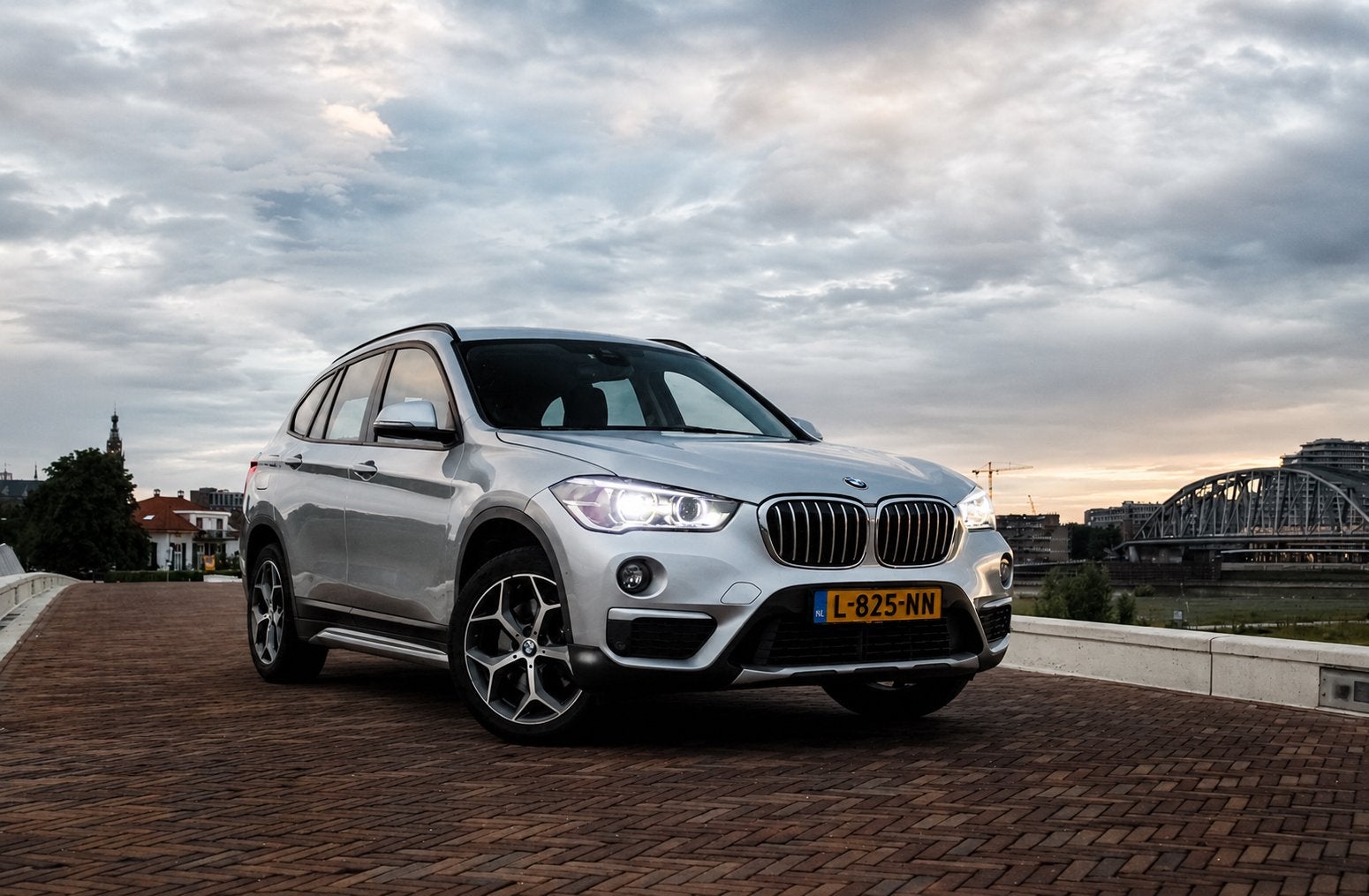 BMW X1 xDrive20i X-Line | Glacier Silber | Nieuwe APK!, Auto's, Particulier, Te koop