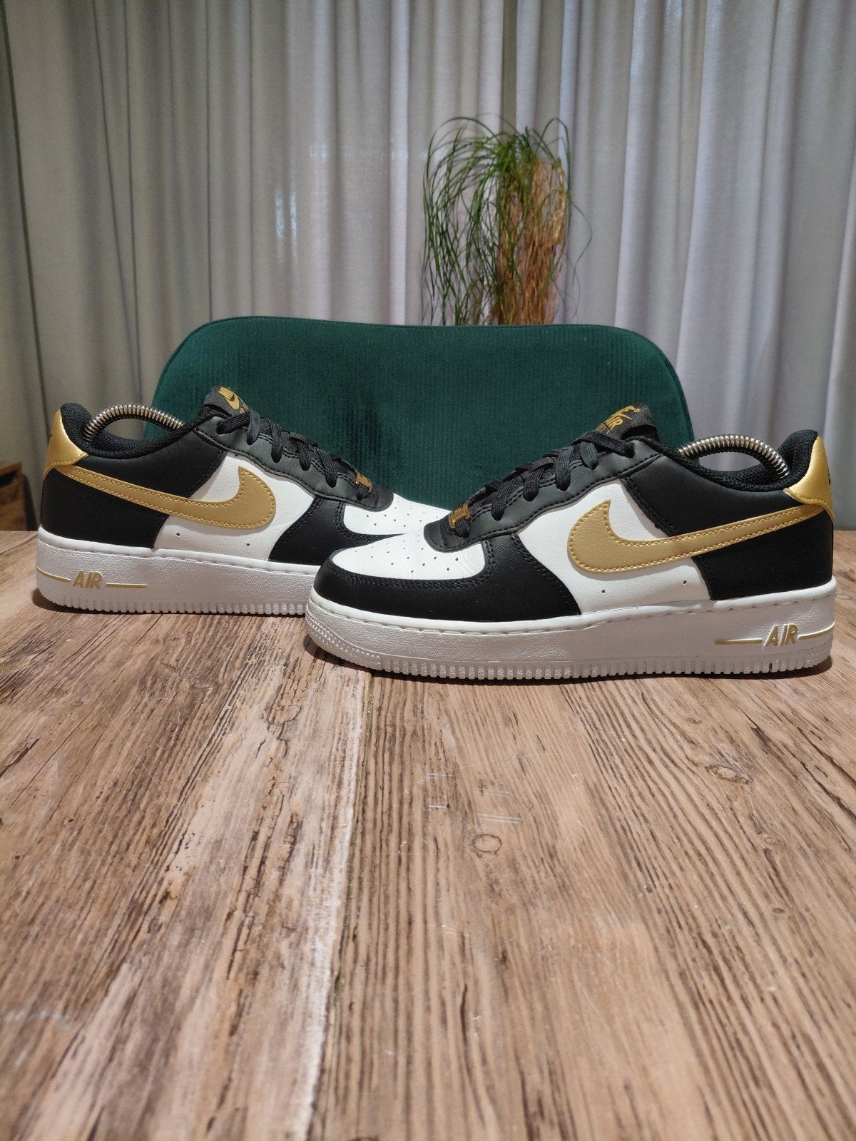 Nike Air Force 1 LUX 'Black, White & Gold' Size 38,5, Wit, Nike, Ophalen of Verzenden, Sneakers of Gympen
