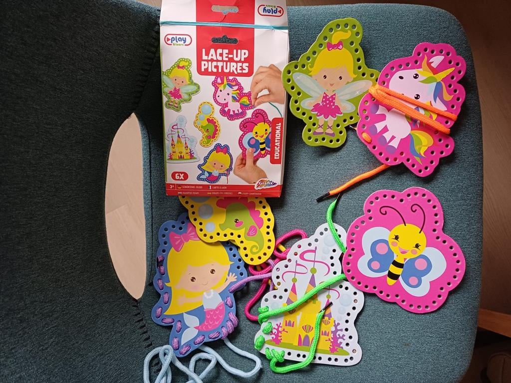 Play en learn, rijgkaarten, Hobby en Vrije tijd, Taarten en Cupcakes maken, Ophalen of Verzenden, Zo goed als nieuw