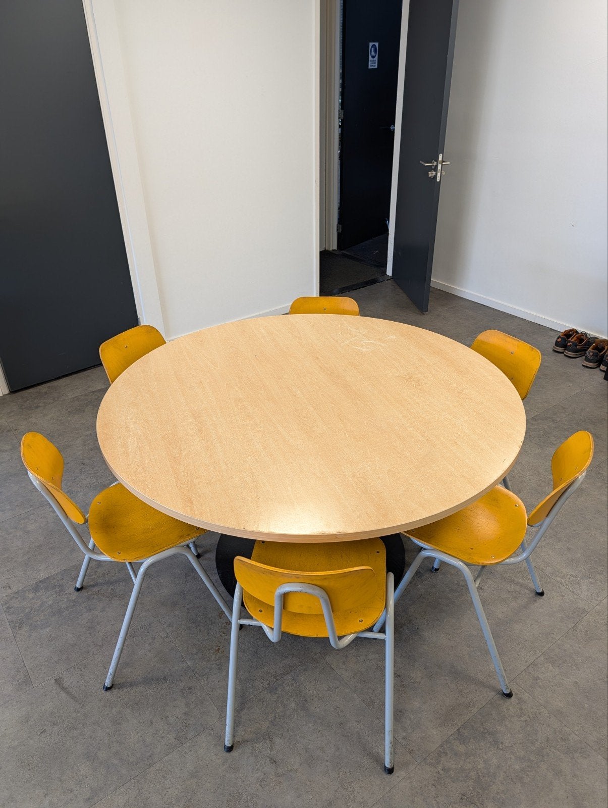 Ronde tafel 140 cm met 6 bijpassende stoelen., Gebruikt, Rond, Vijf personen of meer, Ophalen