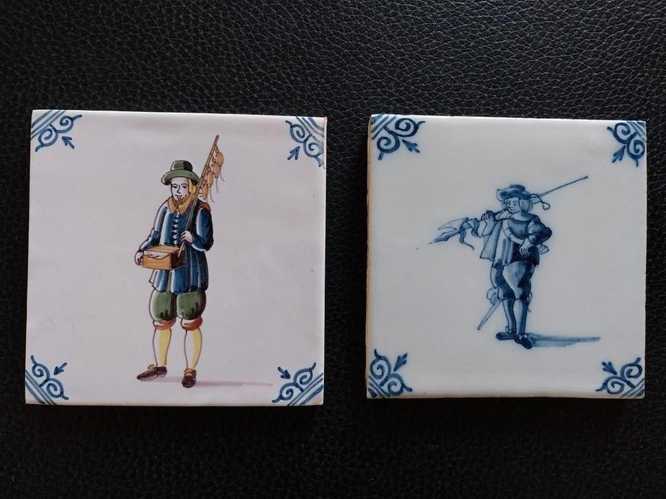 2 tegels makkum, Ophalen of Verzenden